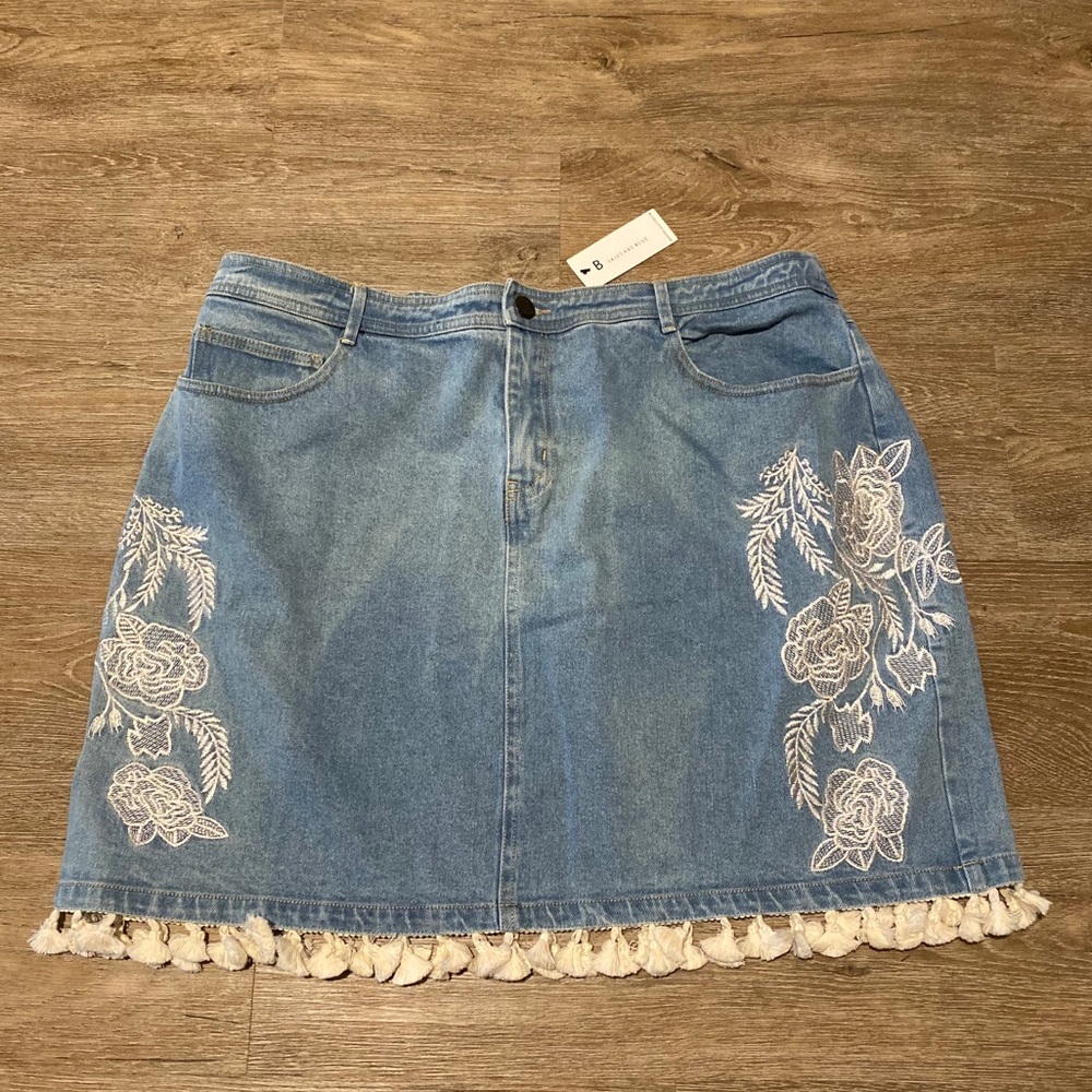 Skies Are Blue embroidered denim skirt